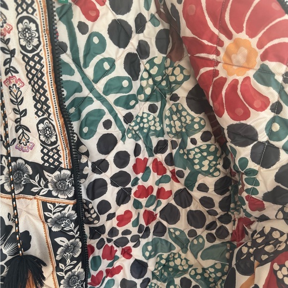 Amazing Farm Rio Romantic Garden Puffer Jacket, Reversible in XS - Picture 3 of 16